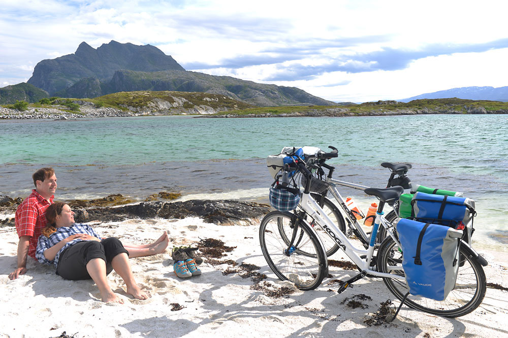 skardsoya-helgelandkueste-norwegen-strand.jpg